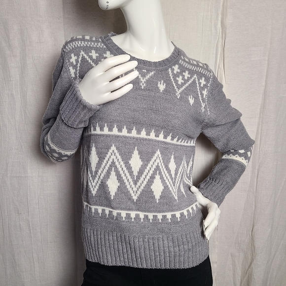 Knit Set Fashion Collection Women's Winter Holiday Grey Knit Sweater - Picture 2 of 14